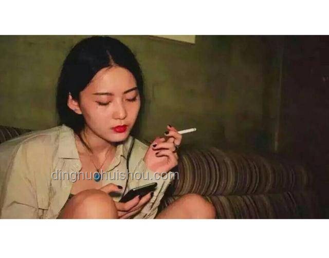 程潇给前任发信息秒回背后的情感与沟通